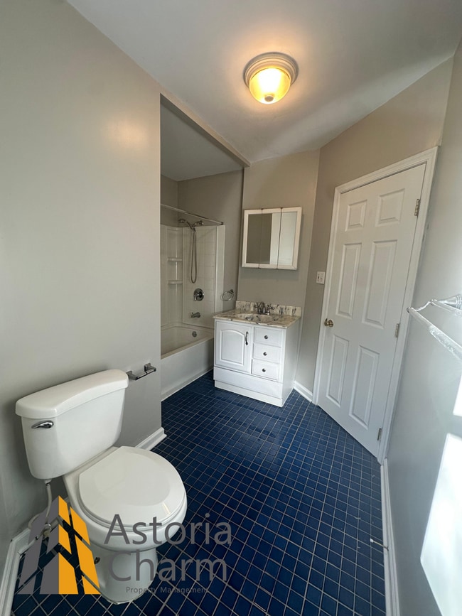 Building Photo - 3 Bedroom Home with Den, Patio/Deck Space,...