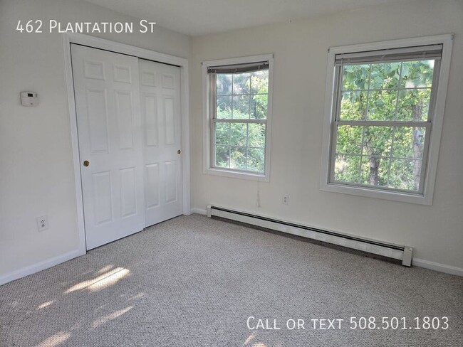 Building Photo - 462 Plantation St