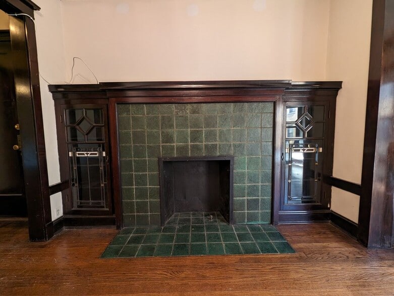 Building Photo - 2418 N Sawyer Ave