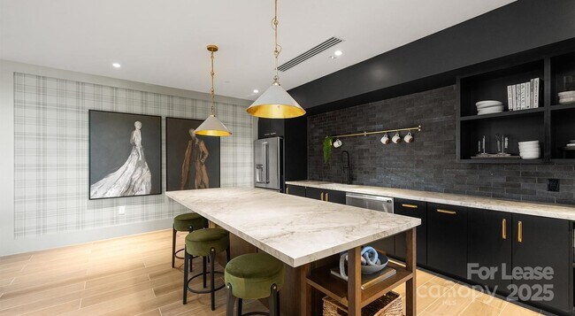 Building Photo - 704 W Tremont Ave