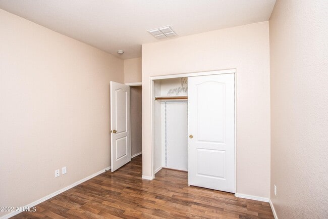 Building Photo - 44629 W Santa Fe St