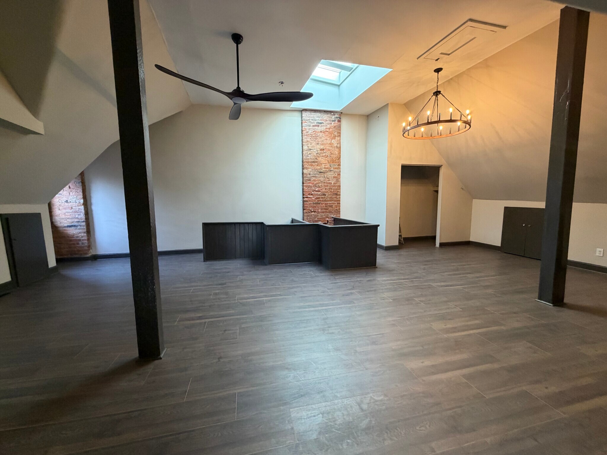 Building Photo - 2201 Kemper Ln