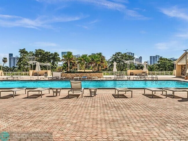 Building Photo - 20379 W Country Club Dr