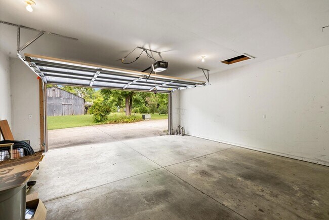 Building Photo - 377 Church St