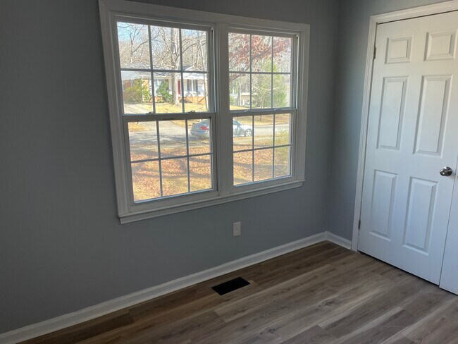 Building Photo - 7613 Mine Valley Rd