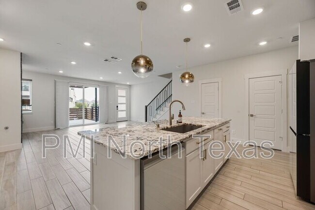 Building Photo - 770 Cavitt Ct