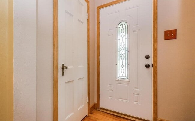 Building Photo - 3 Bedroom/1.5 Bathroom House - Available August 1st, 2025!