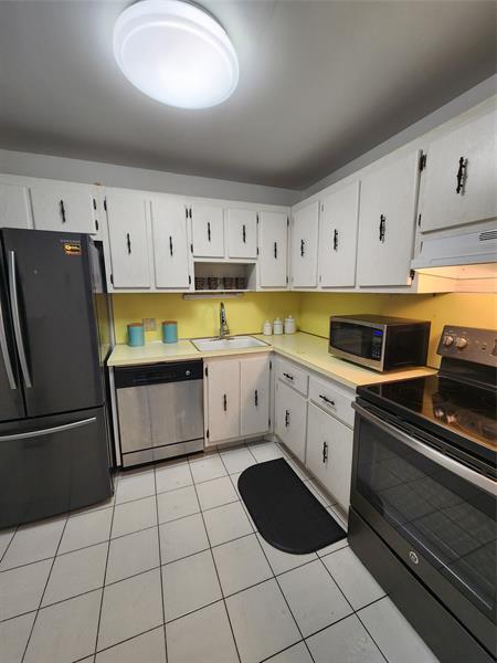 Building Photo - 20379 W Country Club Dr