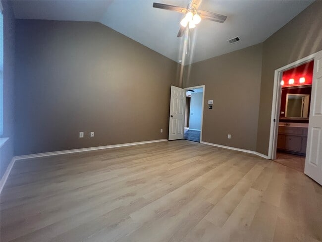 Building Photo - 2123 Castle Gardens Ln