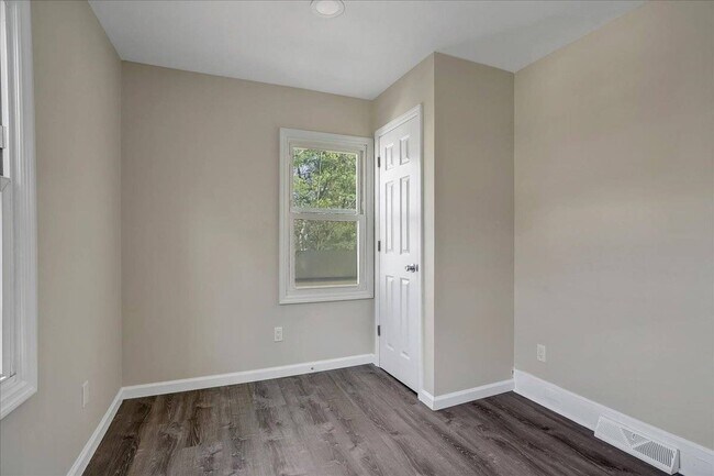 Building Photo - 3 Park Ave