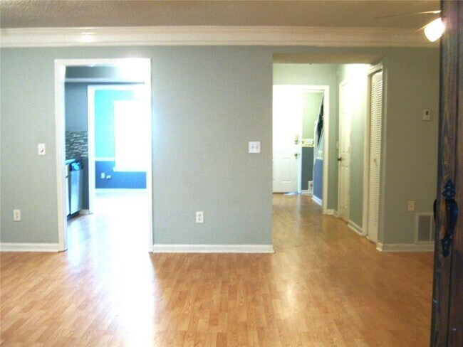 Building Photo - 760 Coventry Township Pl