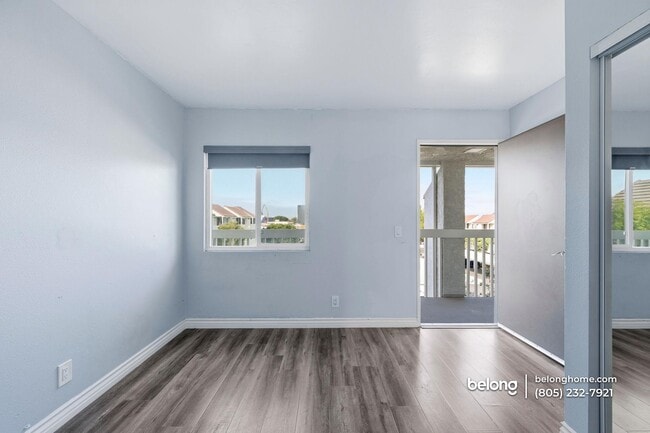 Building Photo - 267 S Ventura Rd