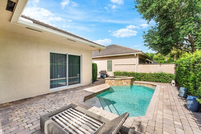 Building Photo - 2068 Wightman Dr