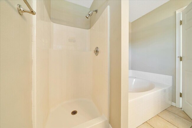 Building Photo - Spacious 3-Bed, 2-Bath Home for Rent in SW...