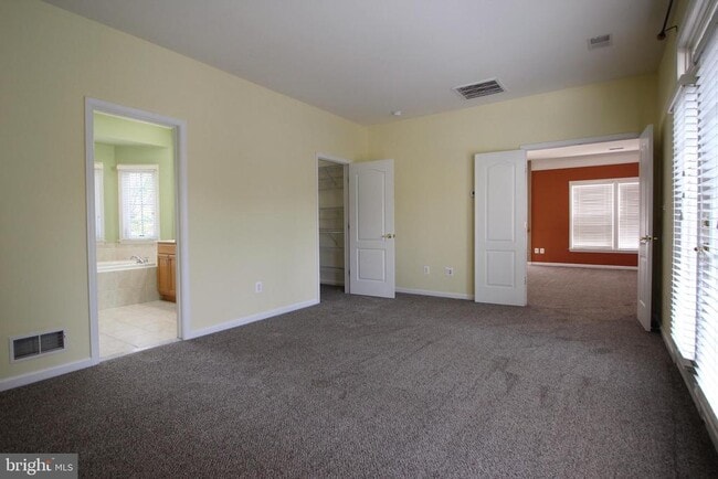 Building Photo - 40424 Milford Dr