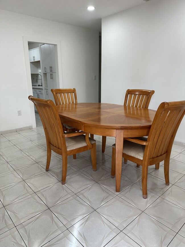 Building Photo - 811 NE 2nd Pl