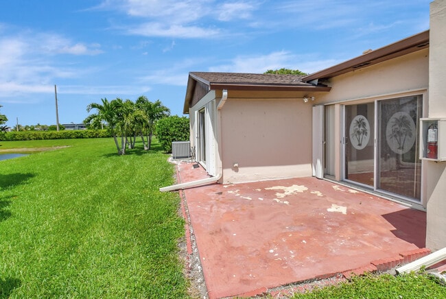 Building Photo - 15792 Philodendron Cir