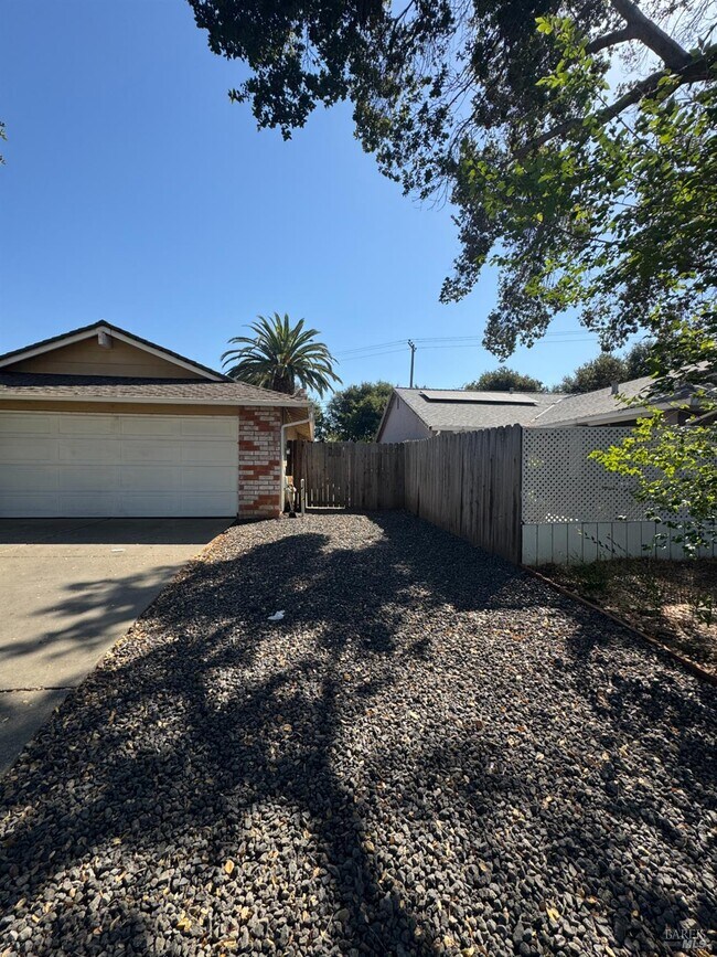 Building Photo - 120 Merrimac Ct