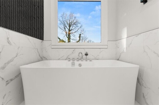 Building Photo - 2895 Jones Mill Rd