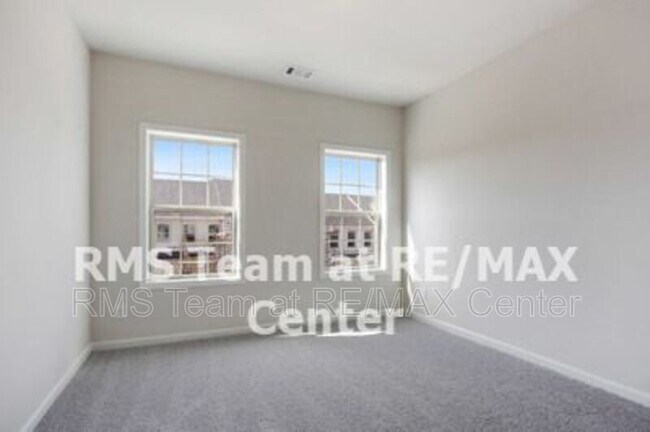 Building Photo - 1650 Mountain Top Ln