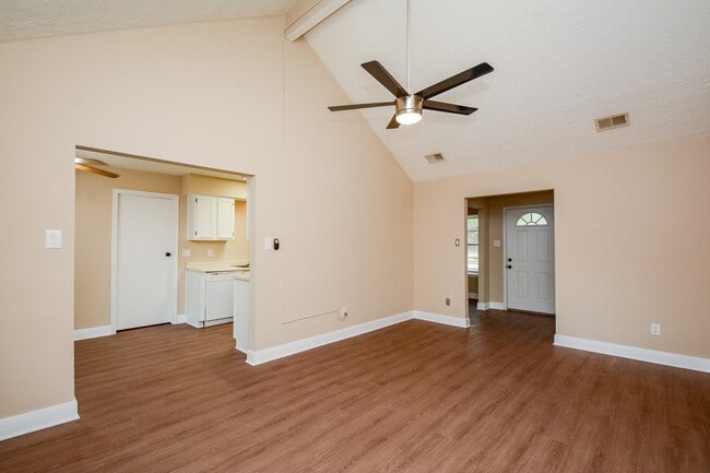 Building Photo - 19331 Nasworthy Dr