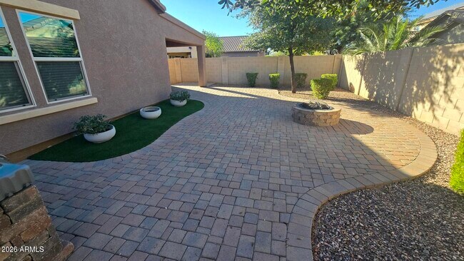 Building Photo - 10826 Avenida Del Rey