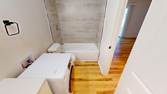 Building Photo - Central Austin One Bedroom Gem – Walk to Central Market!