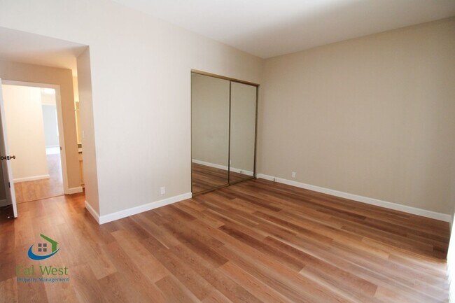 Building Photo - $4095 - 4 Bed/2 Bath 1933 sqft single stor...