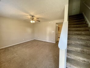 Building Photo - 125 Primrose Ln