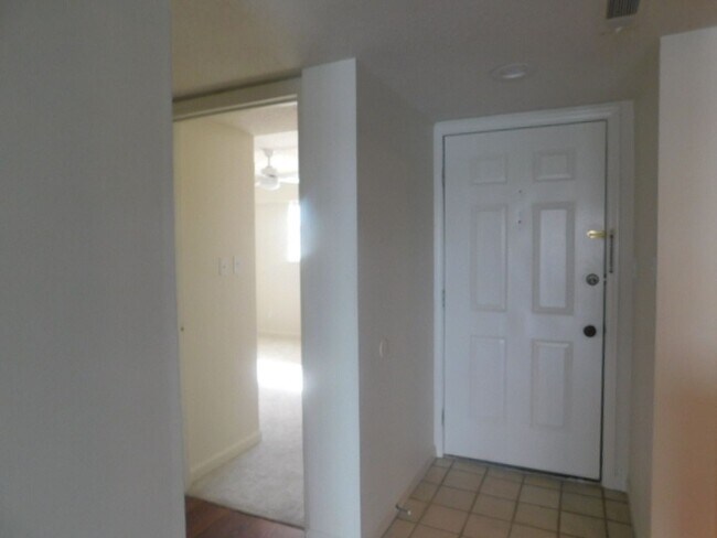 Building Photo - Remodeled 2 Bedroom 2 Bath Condo Over Looking Broad Creek