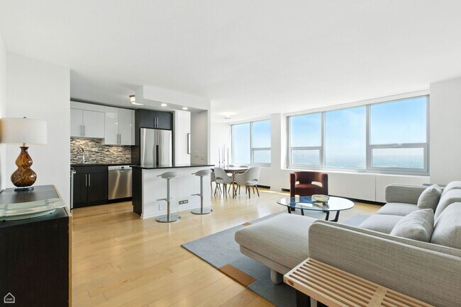 Building Photo - 1700 E 56th St