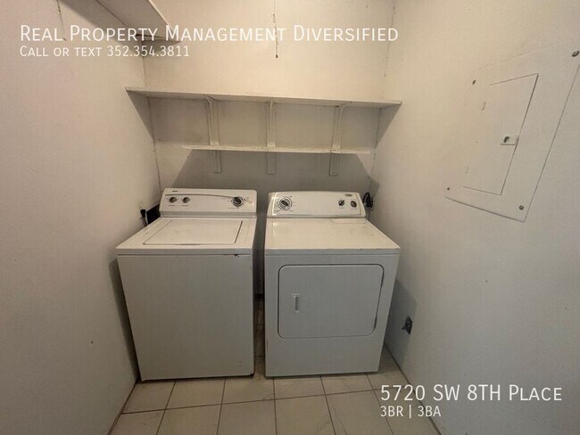 Building Photo - 5720 SW 8th Pl