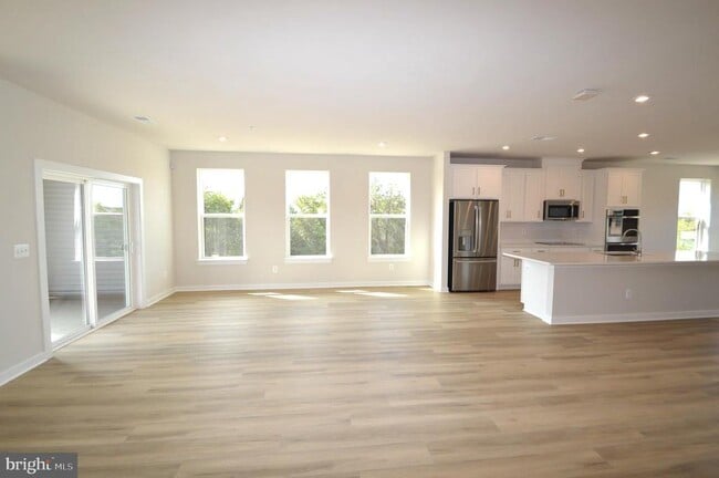 Building Photo - 43795 Middleway Ter