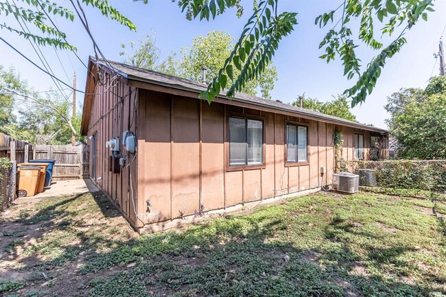 Building Photo - 6201 Berkett Cove
