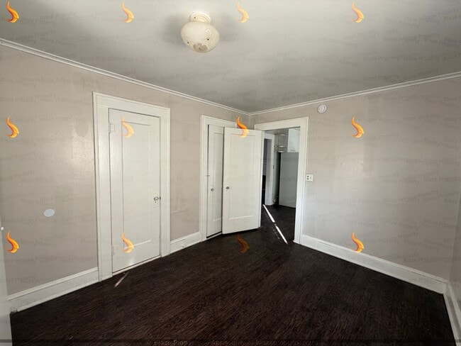 Building Photo - Charming 3-Bed with Fireplace & Large Fenced Yard!