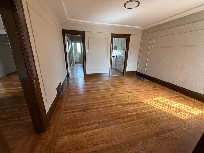 Building Photo - Bright Sunnyside Home with Fireplace, Bay Windows & Private Backyard!