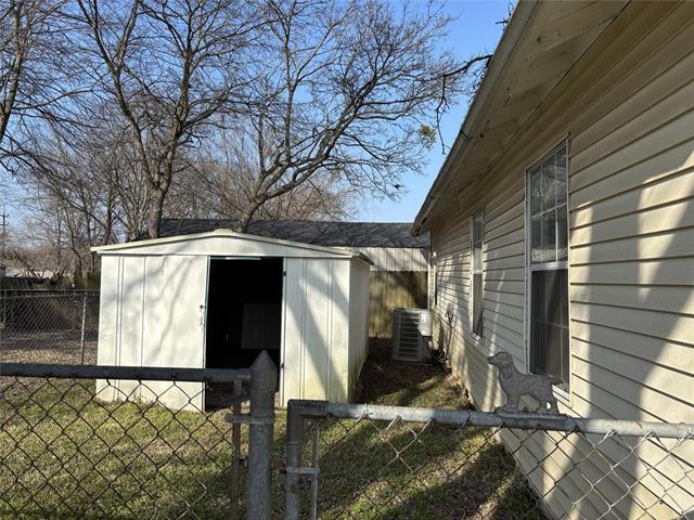 Building Photo - 102 W Elm St