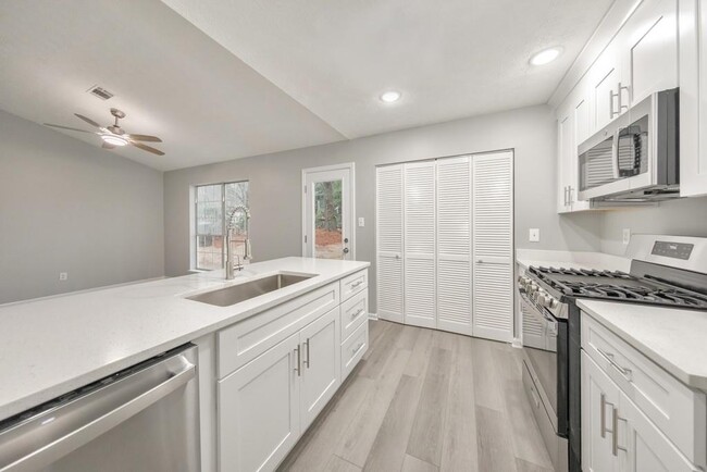 Building Photo - 8453 Alden Dr