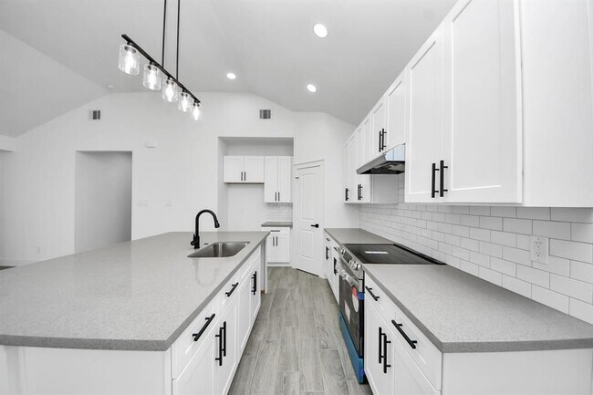 Building Photo - 673 Rd 5822