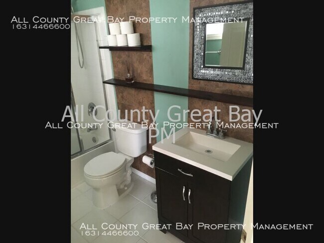 Building Photo - 5 Windjammer Xing