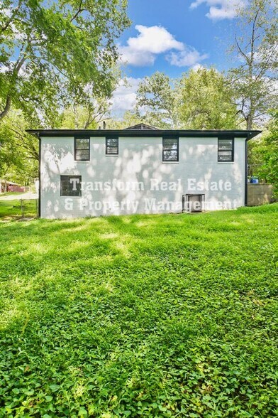 Building Photo - 252 Westwood Dr