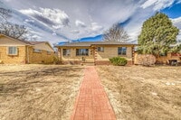 Building Photo - Lovely 5 Bed  / 2 bath in Boston Heights