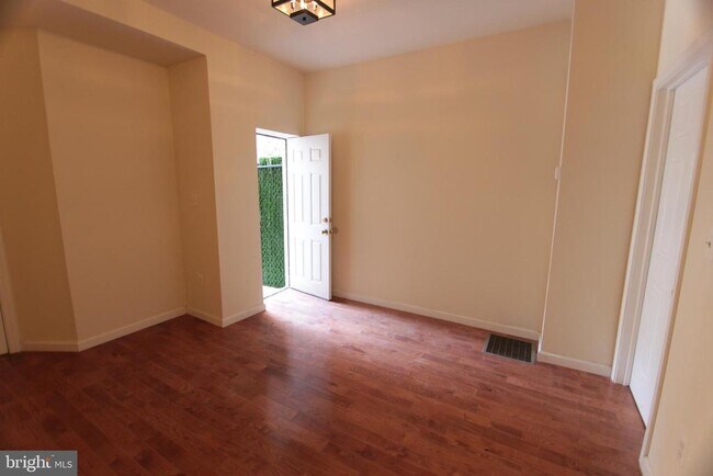 Building Photo - 1852 Willington St