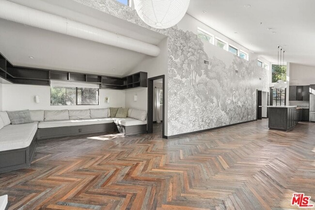 Building Photo - 21273 Entrada Rd