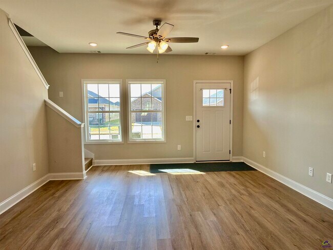 Building Photo - 212 Beau Claire Cir