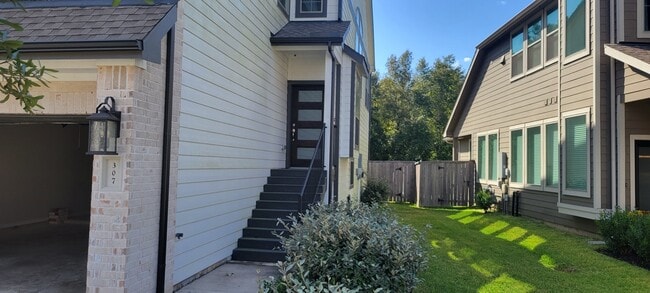 Primary Photo - 307 N Spotted Fern Dr