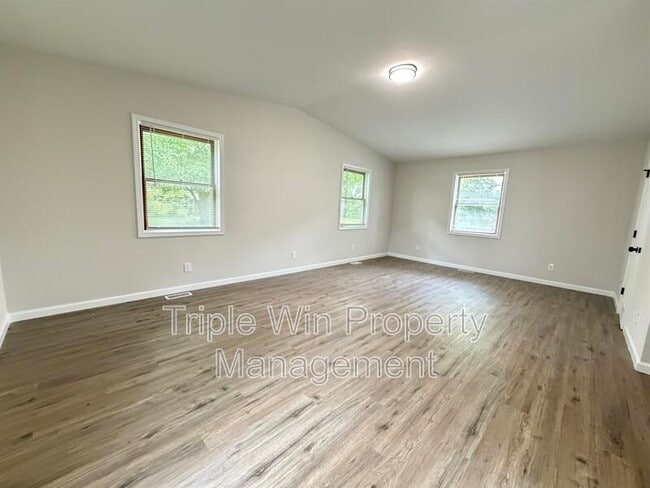 Building Photo - 2245 Lindsay Ln