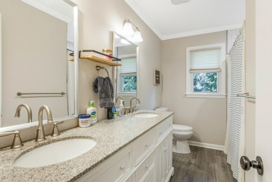 Building Photo - 1015 Buxton Rd