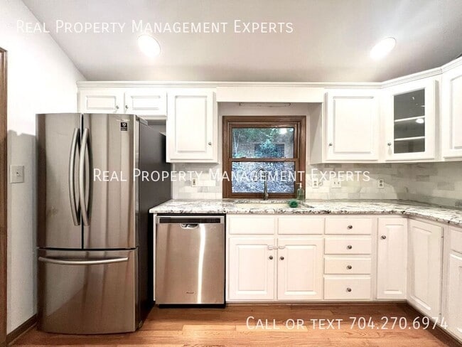 Building Photo - 3324 Sadler Rd