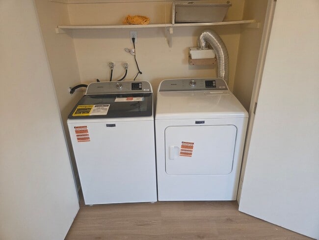 Building Photo - Available now!  Freshly updated paired home